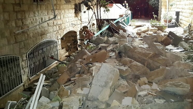 מראות הרס בבניין  (צילום: אודי גל, דוברות כבאות והצלה ירושלים) (צילום: אודי גל, דוברות כבאות והצלה ירושלים)