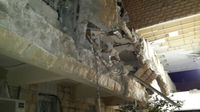 קירות קרסו, שמשות נופצו. הבניין לאחר הפיצוץ (צילום: נועם דבול דביר) (צילום: נועם דבול דביר)