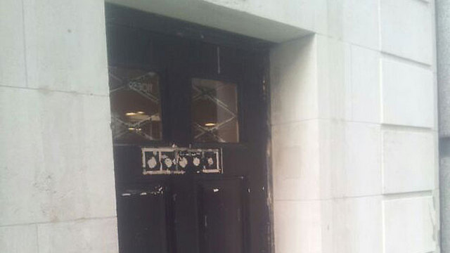 דלת הישיבה (צילום: אטילה שומפלבי) (צילום: אטילה שומפלבי)