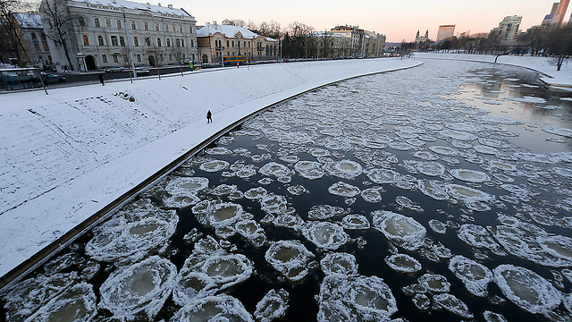 קפאון בנהר בליטא (צילום: AP) (צילום: AP)