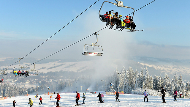 תנאים מצוינים לסקי באתר זקופנה בפולין (צילום: EPA) (צילום: EPA)