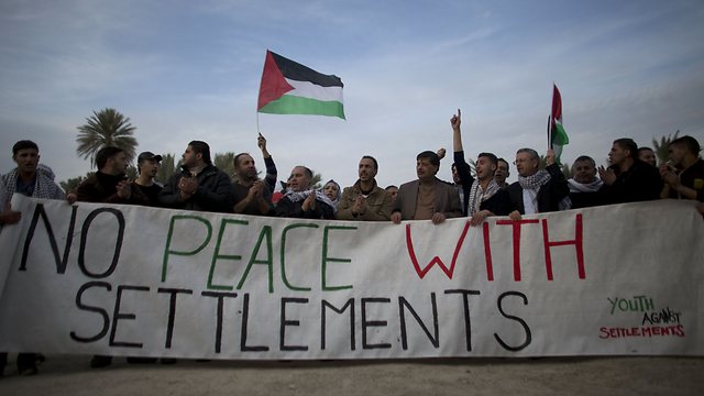 Palestinian protest against settlements (Photo: AFP)