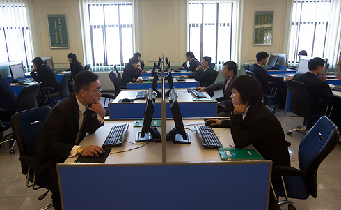 מעבדת מחשבים באוניברסיטת קים איל סונג (צילום: AP) (צילום: AP)