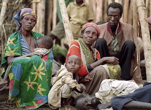 בני טוטסי שניצלו מרצח העם ברואנדה (צילום: AFP ) (צילום: AFP )