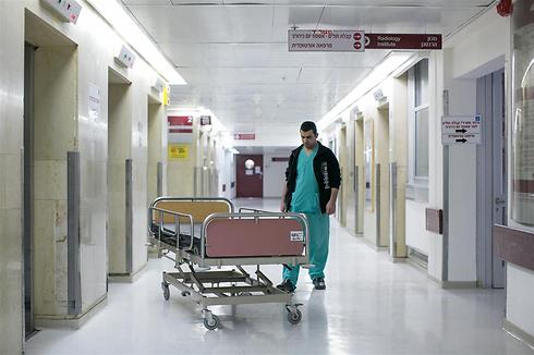 מסדרונות בית החולים (צילום: אוהד צויגנברג) (צילום: אוהד צויגנברג)