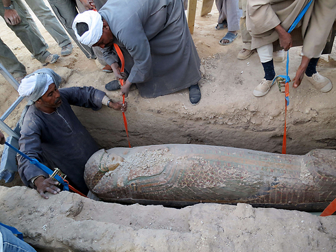 מומיות של פרעונים בנות 3,600 שנה. פרעה חשב שגורלו נמצא רק בידי עצמו (צילום: AFP PHOTO/EGYPTIAN MINISTRY OF ANTIQUITIES) (צילום: AFP PHOTO/EGYPTIAN MINISTRY OF ANTIQUITIES)