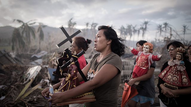 צילום החדשות של השנה. אחרי הסופה בפיליפינים (צילום: EPA) (צילום: EPA)