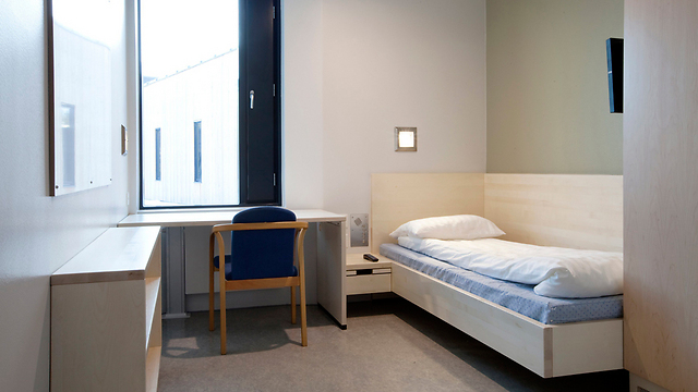 למדינה הסקנדינבית אין מספיק תאי כליאה. התא של ברייויק בכלא הלדן (צילום: רויטרס) (צילום: רויטרס)