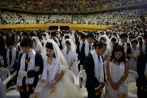 2,500 זוגות מ-52 מדינות משתתפים בחתונה המונית בכנסיית האיחוד בגאפיונג שבדרום קוריאה (צילום: AFP) (צילום: AFP)