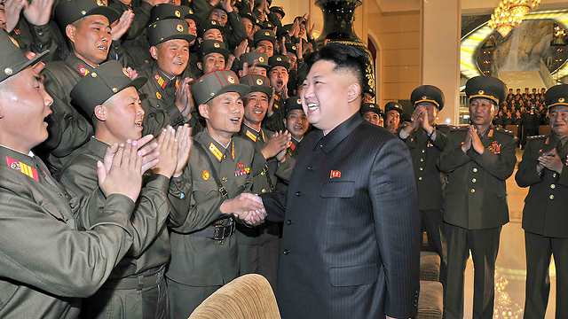 שליט צפון קוריאה, הרודן קים ג'ונג און. עשורים של פשעים נגד האנושות (צילום: EPA) (צילום: EPA)