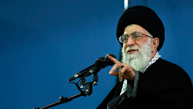 מנהיג איראן חמינאי. יעמוד במכסה שנקבעה? (צילום: AP) (צילום: AP)
