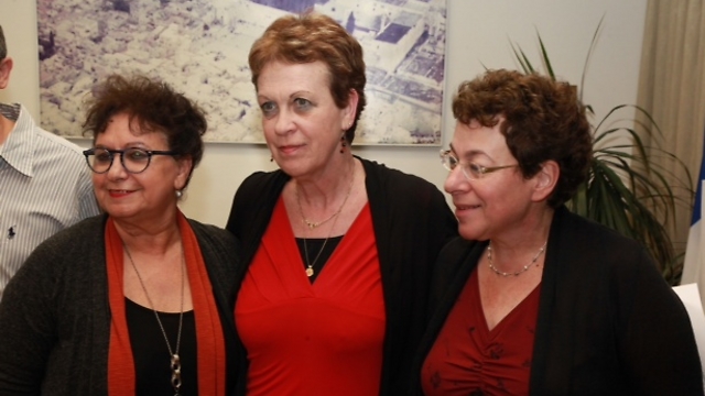 נציגות האחיות: יעל גרינבאום, צילה גרא ואילנה כהן (צילום: מוטי קמחי) (צילום: מוטי קמחי)