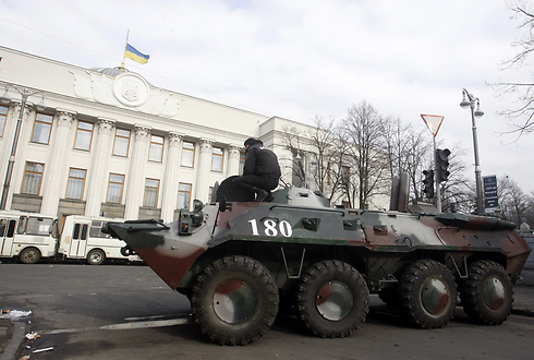 טנקים ברחובות (צילום: AFP) (צילום: AFP)