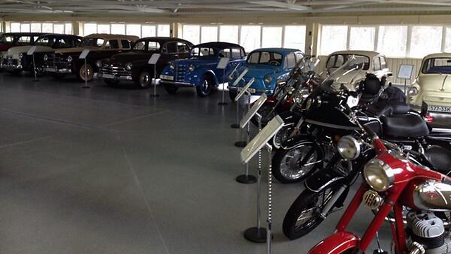 אוסף המכוניות והאופנועים  (צילום: מתוך טוויטר) (צילום: מתוך טוויטר)