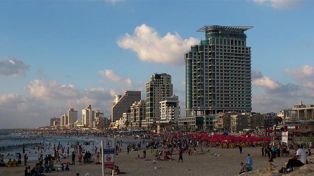 New luxury buildings on Tel Aviv promenade (Photo: Yaron Brenner)