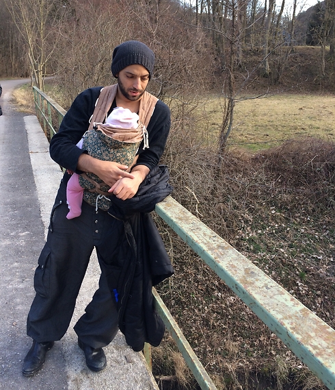 רייכל עם פיליפה הקטנה בטיול זוגי ביער באוסטריה (אלבום פרטי) (אלבום פרטי)