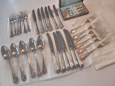 The saved cutlery set. 'It doesn’t belong to us' 