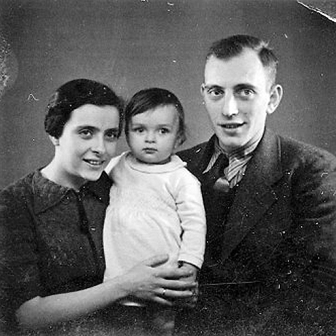 קורט בילפלד, אשתו מריון והבת הלה ()