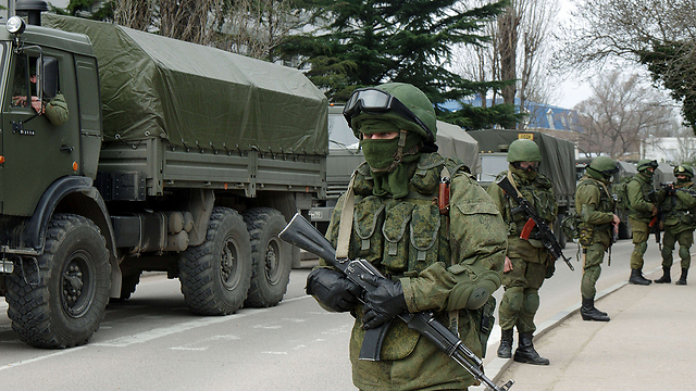 חיילים בסבסטופול, בגבול רוסיה        (צילום: AFP) (צילום: AFP)
