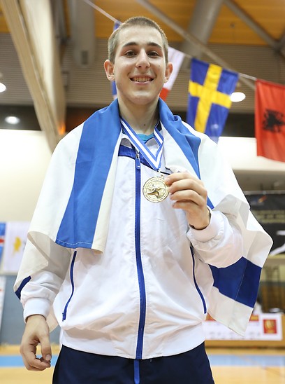 אלוף אירופה לנוער כחול לבן (צילום: אורן אהרוני) (צילום: אורן אהרוני)