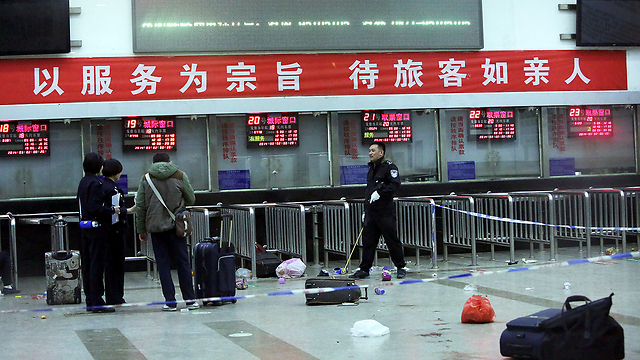 אחרי הטבח בתחנת הרכבת. תמונות זוועה באינטרנט (צילום: AFP) (צילום: AFP)