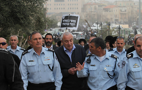 בכירי המשטרה בהפגנה (צילום: גיל יוחנן) (צילום: גיל יוחנן)
