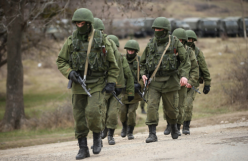 חיילים רוסים בחצי האי קרים (צילום: גטי אימג'בנק) (צילום: גטי אימג'בנק)