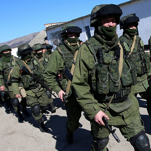 חיילים רוסים בחצי האי קרים (צילום: MCT) (צילום: MCT)