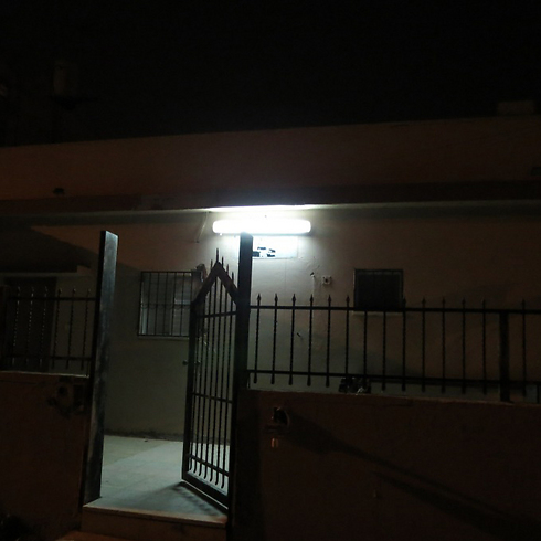 חזית ביתו של השייח אלבאז בלוד (צילום: חסן שעלאן) (צילום: חסן שעלאן)