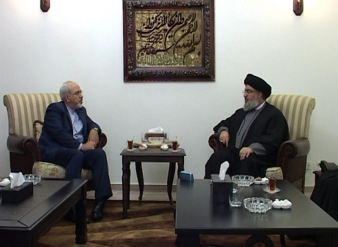 נסראללה עם שר החוץ האיראני מוחמד זריף (צילום: AFP PHOTO / HEZBOLLAH PRESS OFFICE) (צילום: AFP PHOTO / HEZBOLLAH PRESS OFFICE)