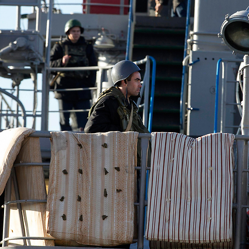 חיילים אוקראינים על סיפון ספינה (צילום: רויטרס) (צילום: רויטרס)