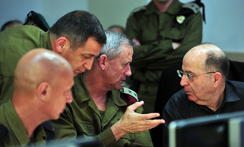 IDF Chief of Staff Benny Gantz and Defense Minister Moshe Ya'alon (Photo: Ariel Hermoni, Defense Ministry) 
