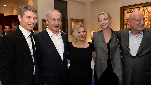 The Netanyahu family poses with Kate Hudson (Photo: Avi Ohayon, GPO)