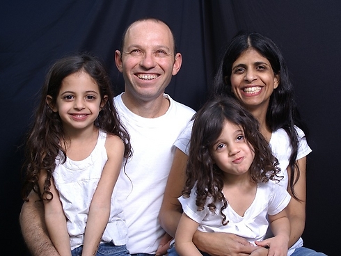 ליאת כהן שמילוביץ' ומשפחתה (שם הצלם: סיני כהן) (שם הצלם: סיני כהן)