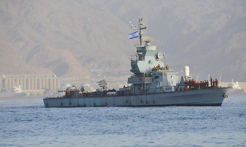Israeli Navy ships entering Eilat Port after accompanying Klos C weapons ship (Photo: Meir Ohayon)