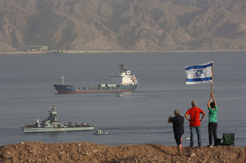Israeli Navy ships entering Eilat Port after accompanying Klos C weapons ship (Photo: EPA)