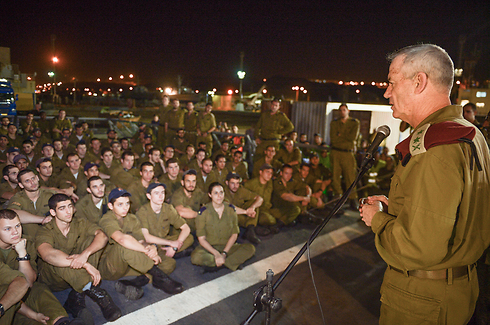 Gantz addressing IDF soldiers from Klos C raid (Photo: IDF Spokesperson's Unit)
