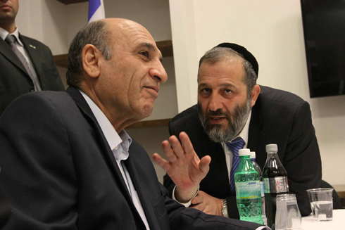 Shaul Mofaz and Aryeh Deri: No to Netanyahu (Photo: Motti Kimchi) (Photo: Ido Erez)