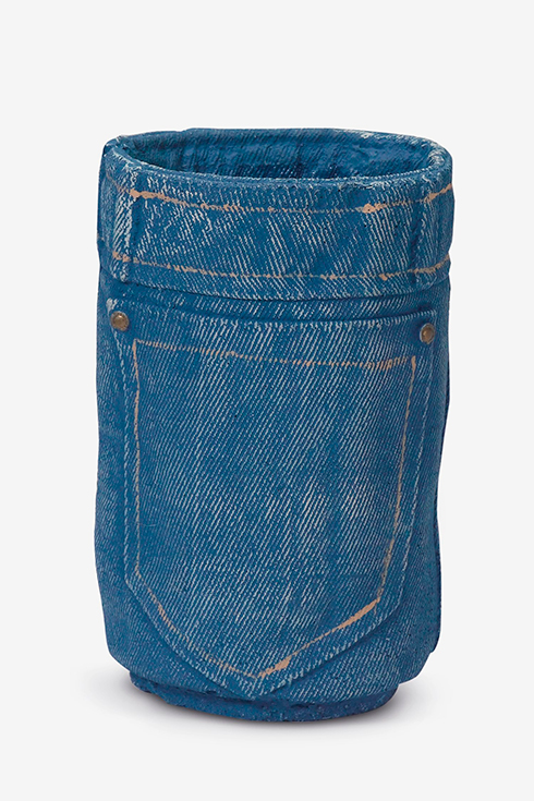 אגרטל מחרס בצורת ג'ינס של ביתילי ()