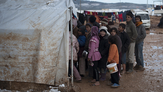 1.2 מיליון ילדים פליטים במדינות שכנות. סורים בטורקיה (צילום: AFP) (צילום: AFP)