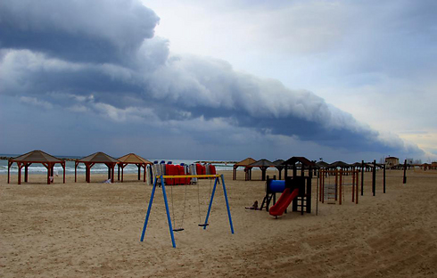 ענן תזזית בתל אביב (צילום: לאה שרמן קיש) (צילום: לאה שרמן קיש)