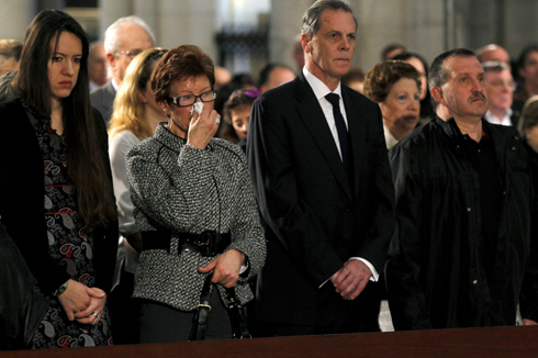 משפחות הקורבנות בטקס זיכרון, היום (צילום: גטי אימג'בנק) (צילום: גטי אימג'בנק)