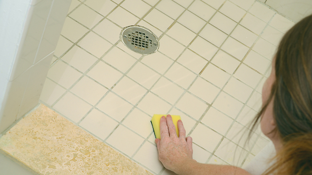 ואיך לנקות נכון את חדר האמבטיה? (צילום: shutterstock) (צילום: shutterstock)