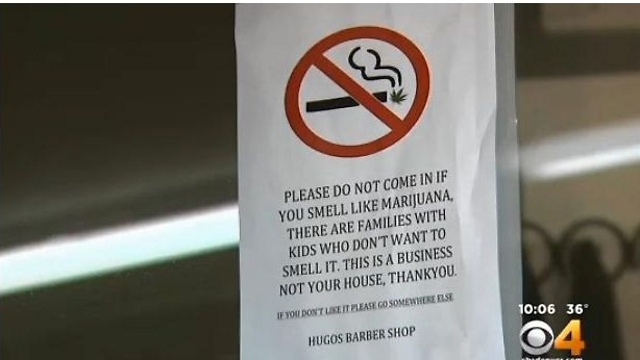 אם יש לכם ריח של מריחואנה אל תיכנסו. הכניסה ל"מספרת הוגו" (צילום: רשת CBS) (צילום: רשת CBS)