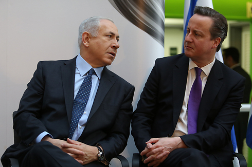 Prime Minister Netanyahu with British counterpart Cameron (Photo: Gil Yohanan)
