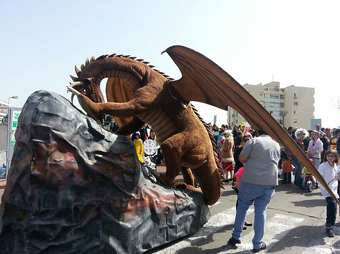 Dragon's in Nesher's Purim celebrations (Photo: Nesher Municipality)