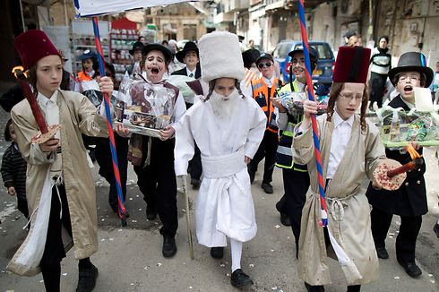 Ultra-Orthodox children celebrating the holiday of Purim (Photo: EPA)
