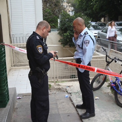 זירת הרצח בתל-אביב, היום בצהריים (צילום: מוטי קמחי) (צילום: מוטי קמחי)