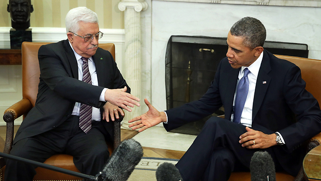 Palestinian President Abbas meets with US President Obama at the White House (Photo: EPA) (Photo: EPA)