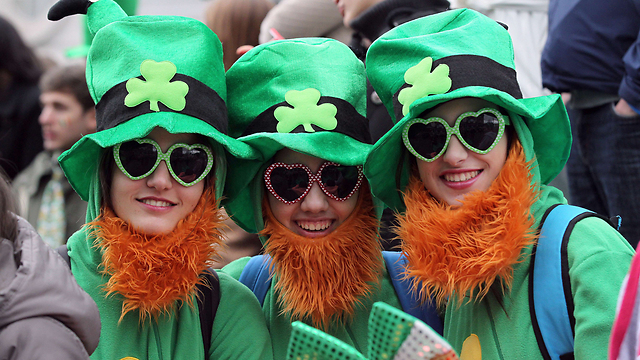 כמדי שנה ב-17 במרס חגגו המונים בעולם את יום פטריק הקדוש. אירלנד (צילום: AFP) (צילום: AFP)